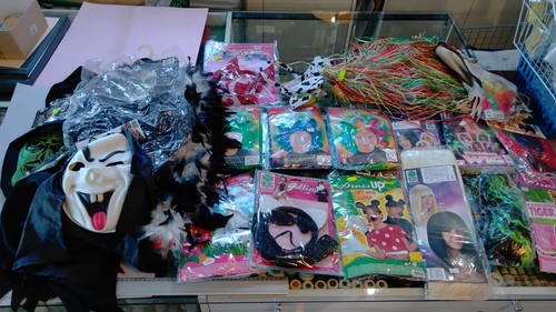Lotto costumi parrucche - a7,